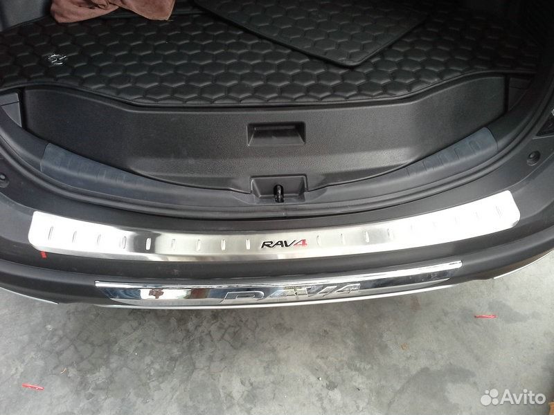 Накладка на бампер (внешняя) Toyota Rav4 (2013-201