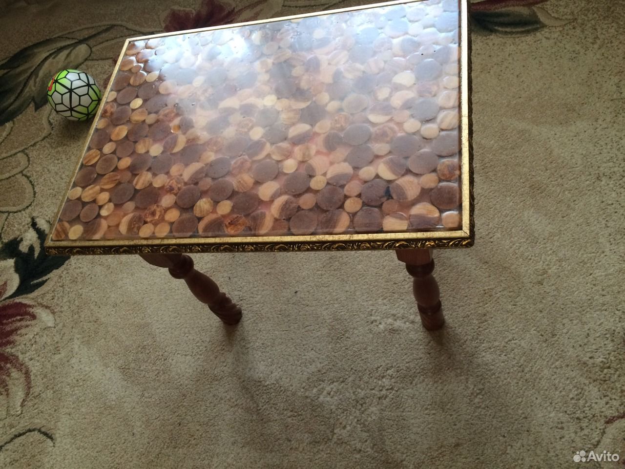 стол из эпоксидной смолы с шишками фото