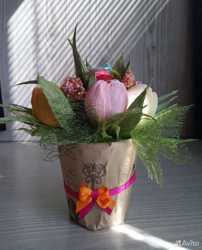 Сладкий букет из тюльпанов с конфетами купить на Зозу.ру - фотография № 2