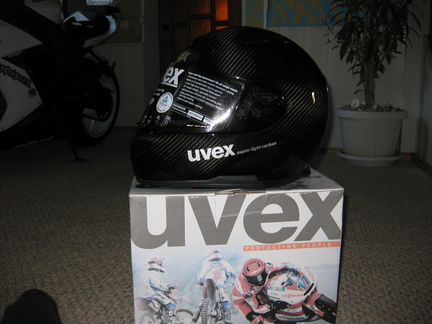 19900 Шлем Uvex карбон