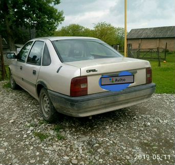 Opel Vectra 1.6 МТ, 1992, седан, битый