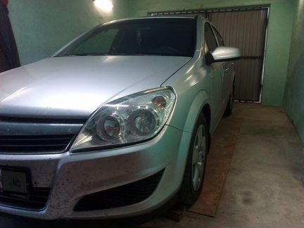 Opel Astra 1.2 МТ, 2008, седан