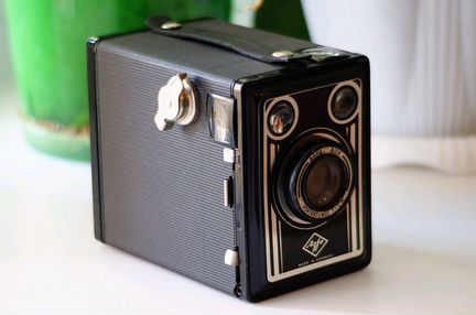 Старинный фотоаппарат agfa BOX portratlinse
