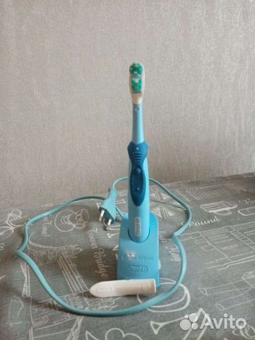 Электрическая зубная щётка oralB