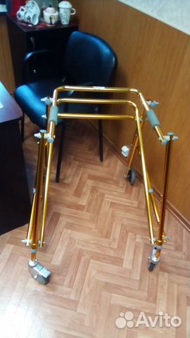 Медицинские ходунки на колёсиках