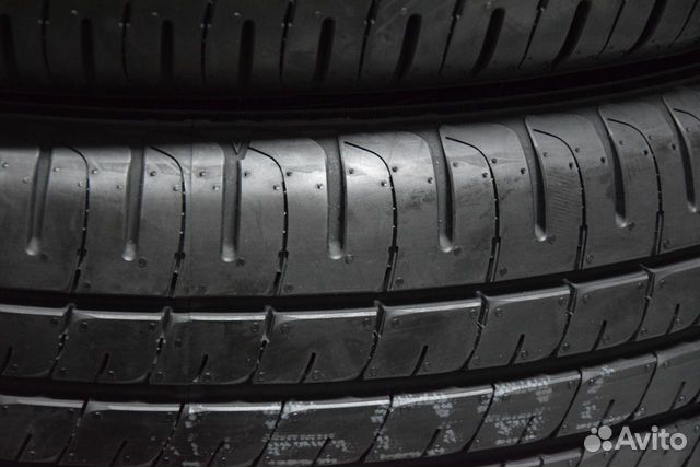 Dunlop 215/60 R17, 4 шт