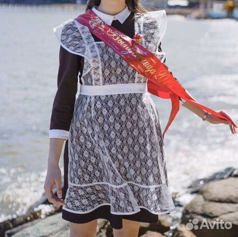 Школьный белый фартук и платье цвет коричневый