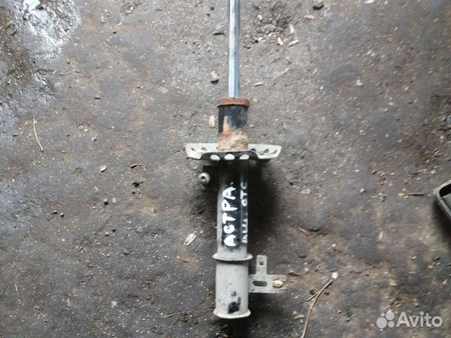 Стойка амортизатора передняя Opel Astra H