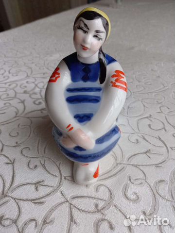Статуэтка фарфоровая 