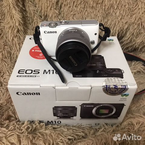 Камера canon eos M10 белого цвета