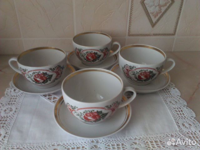 Чайные чашки с блюдцами. Много