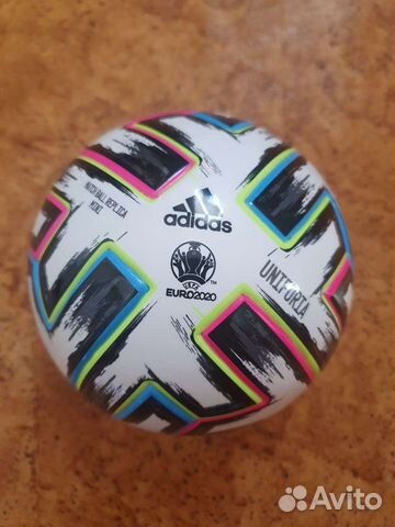 Футбольный мяч adidas
