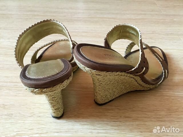 Босоножки на танкетке Mascotte