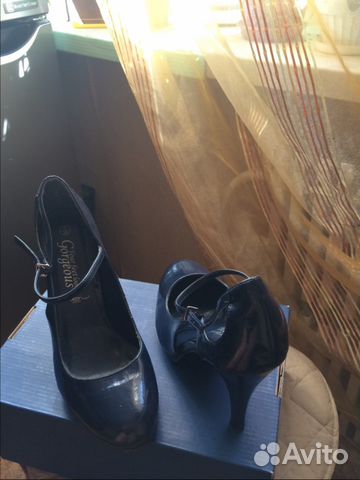 Продаю туфли синие лакированные