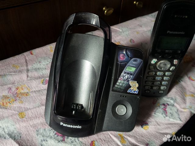 Беспроводной телефон Panasonic с док-станцией Беспроводной телефон Panasonic с док-станцией