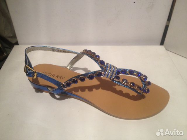 Новые босоножки со стразами