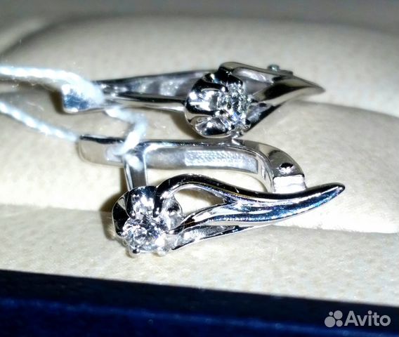 Серьги золотые с 2 бриллиантами (Россия) Серьги золотые с 2 бриллиантами (Россия)