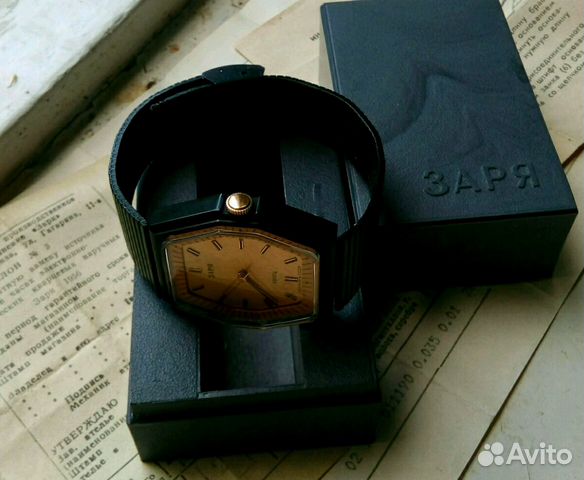 Часы наручные Заря 90 год кварц Часы наручные Заря 90 год кварц