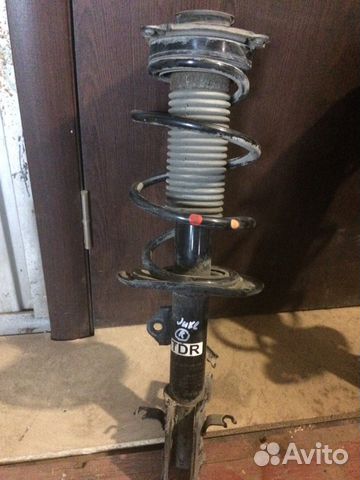 Стойка амортизатора Ниссан Жук /Разбор ниссан джук