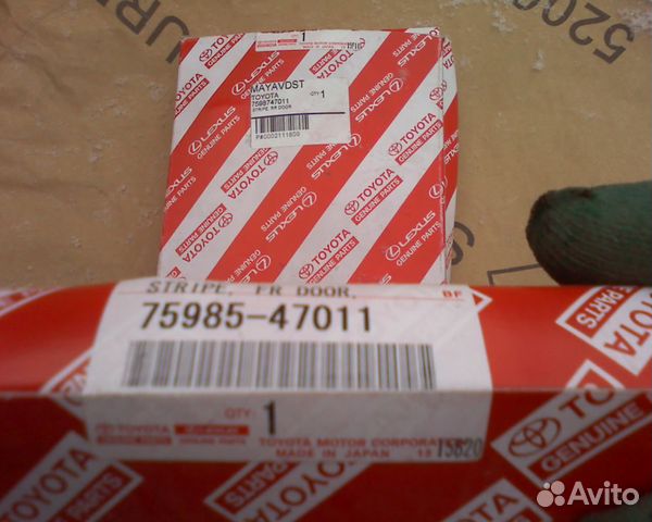 Toyota наклейка двери новая ориг. 7598547011 Toyota наклейка двери новая ориг. 7598547011