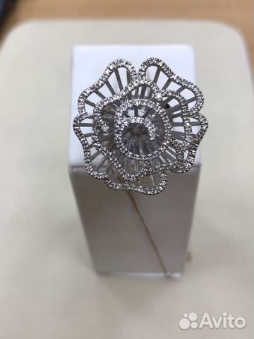 Роскошное золотое кольцо Piaget rose