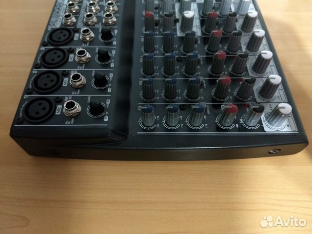 Микшерный пульт с эффектами Behringer Xenyx 1202FX