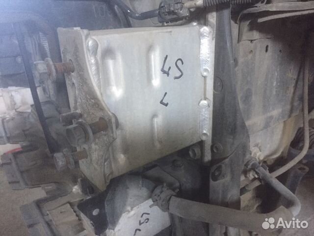 Кронштейн левый верхнего усилителя бампера Lexus L