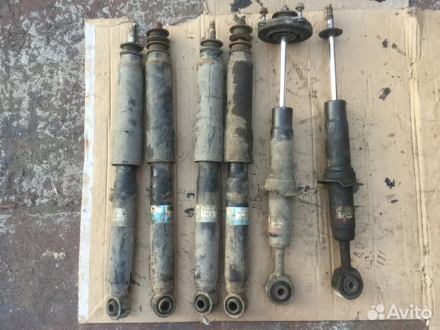 Ленд крузер 200 амортизаторы задний. 48530-69445 амортизатор. 4853060140 toyota. Амортизаторы тойота ленд крузер 200. Задние амортизаторы ландкруизер 200.