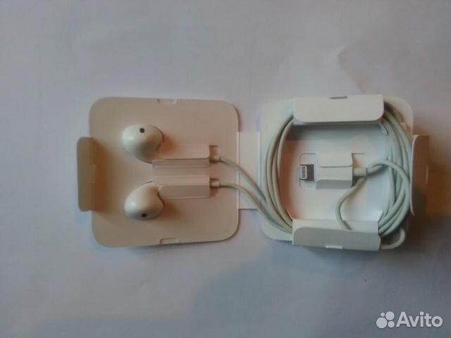 Apple EarPods с разъемом Lightning