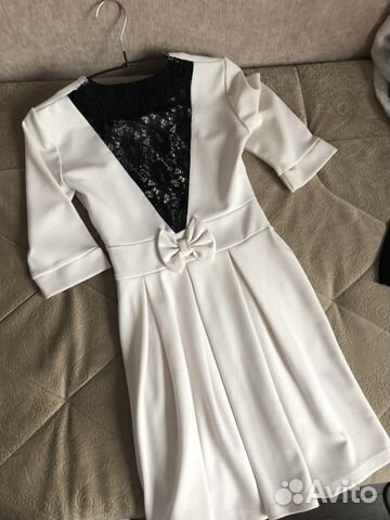 Платье с кружевной вставкой на спине Платье с кружевной вставкой на спине