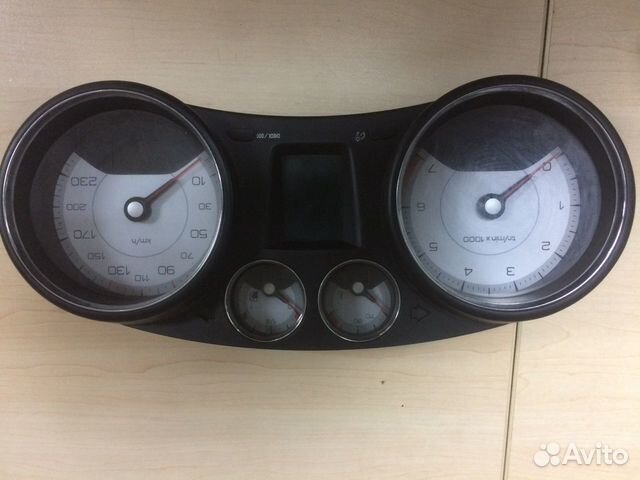 Щиток приборов Пежо 308