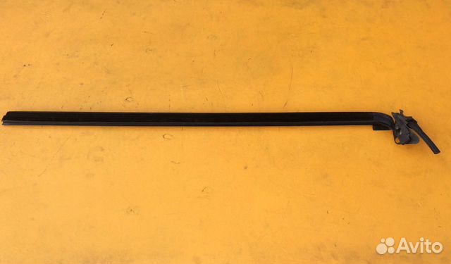 Уплотнитель стекла двери левой Mercedes W207 E