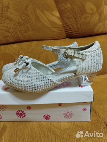 Босоножки для девочки (новые) р.35