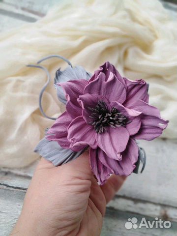 Брошь из кожи