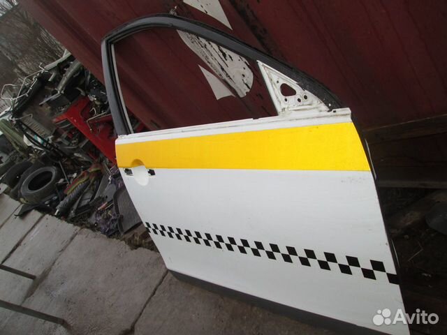Передняя правая дверь Nissan Almera G15