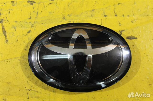 Эмблема решетки радиатора передняя Toyota Land Эмблема решетки радиатора передняя Toyota Land