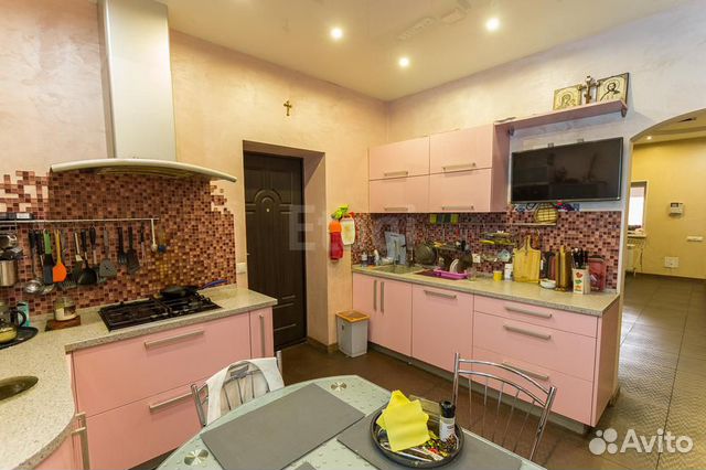 Коттедж 650 м² на участке 24 сот.