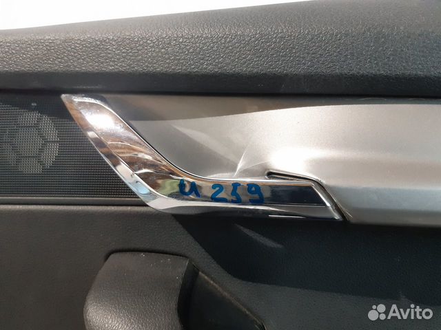 Ручка двери внутренняя правая Skoda Octavia A7 Ручка двери внутренняя правая Skoda Octavia A7