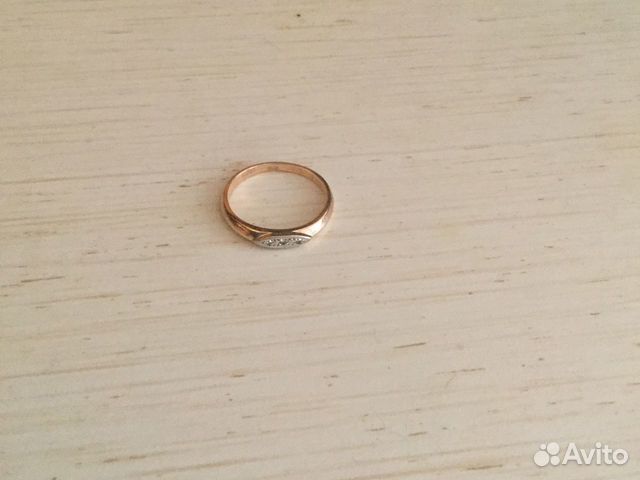 Золотое кольцо с бриллиантами Золотое кольцо с бриллиантами