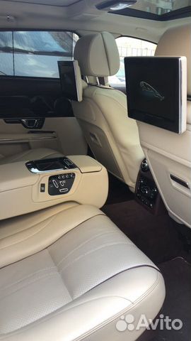 Водитель на своём авто Jaguar XJ Long Водитель на своём авто Jaguar XJ Long