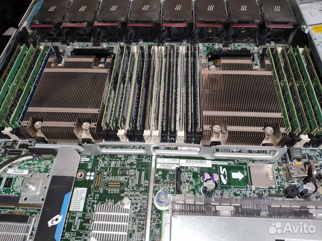Упакованный HP ProLiant DL360p Gen8 SFF