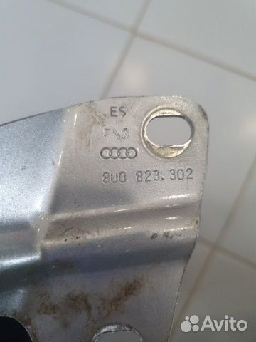 Петля капота передняя правая Audi Q3 8U 2010 Петля капота передняя правая Audi Q3 8U 2010