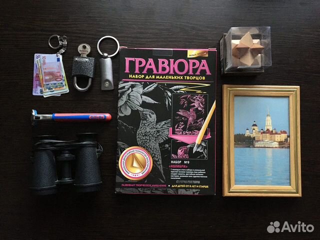 Деревянная головоломка, бинокль, гравюра и т.д