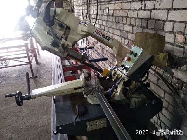 Резка металла,полимеров на лентопильном станке