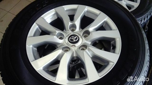 Оригинальный комплект Toyota Land Cruiser 200 R18 Оригинальный комплект Toyota Land Cruiser 200 R18