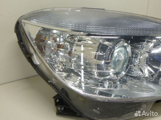 Фара правая Mercedes Benz W204