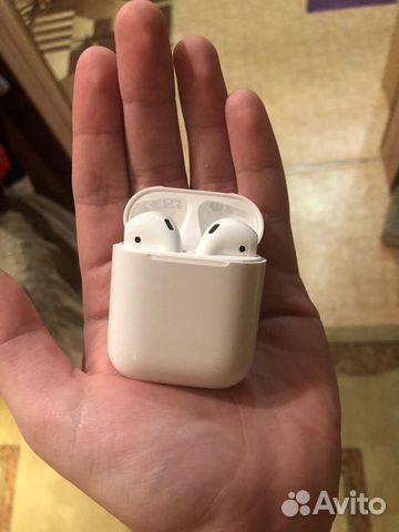 Беспроводные оригинальные наушники AirPods (1-го п Беспроводные оригинальные наушники AirPods (1-го п
