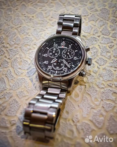 Часы Timex на металлическом браслете Часы Timex на металлическом браслете