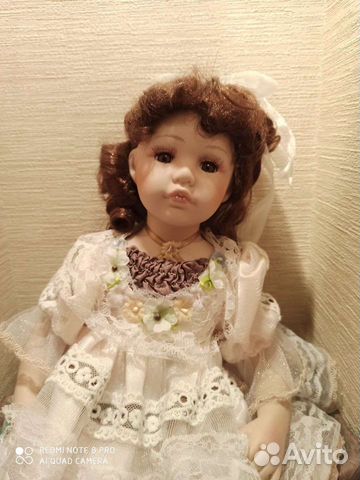 Кукла фарфоровая