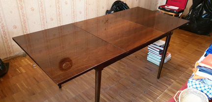 Стол обеденный